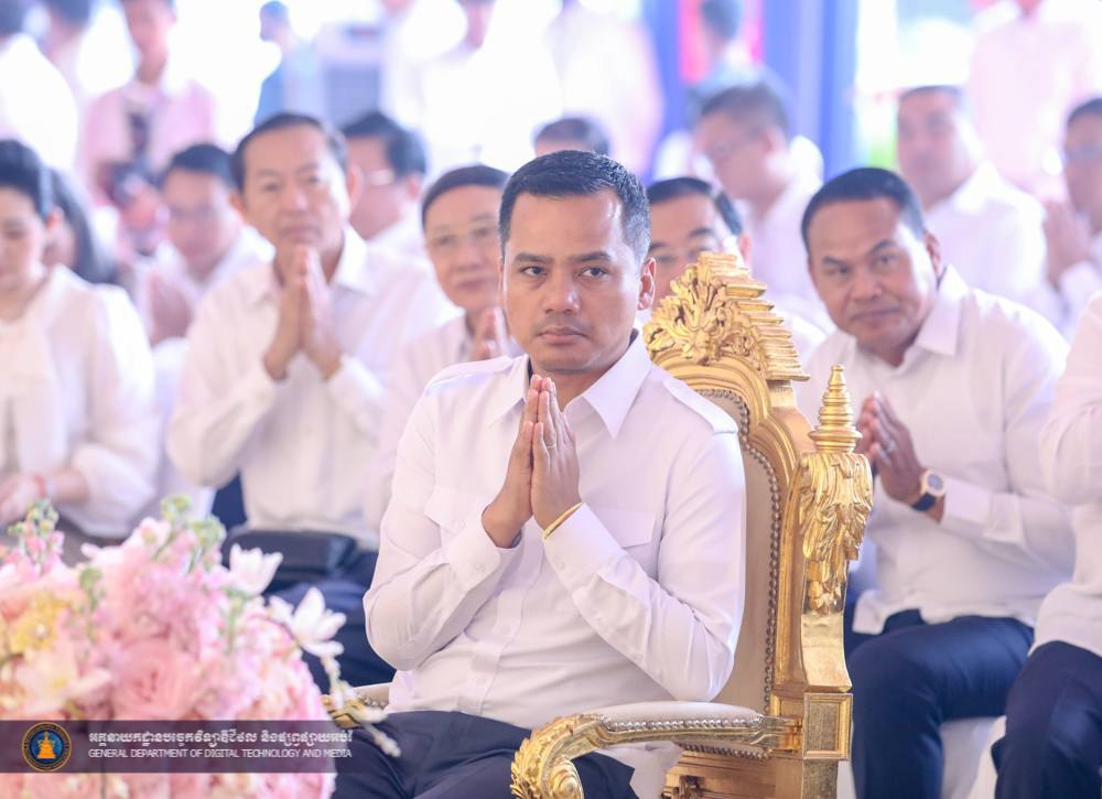 ឯកឧត្តម នាយឧត្តមសេនីយ៍ ស ថេត អញ្ជើញចូលរួមពិធីក្រុងពាលីបុកគ្រឹះសាងសង់ចំណតរថយន្តថ្មី នៃទីស្តីការក្រសួងមហាផ្ទៃ