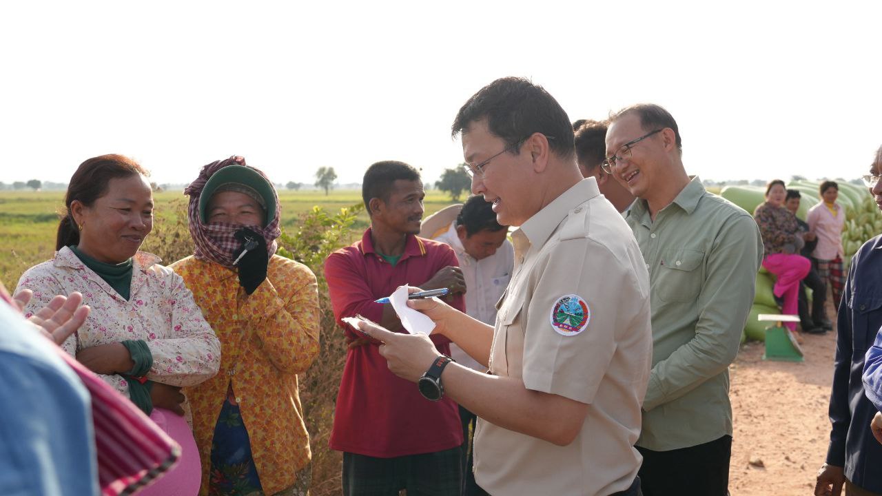 រដ្ឋមន្ត្រី ឌិត ទីណាផ្សព្វផ្សាយពីការចងក្រងសហគមន៍កសិកម្មទំនើបនៅខេត្តពោធិ៍សាត់