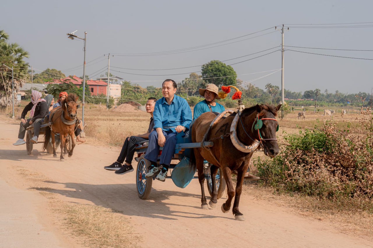 រដ្ឋមន្ត្រីព័ត៌មានណែនាំឱ្យអ្នកទេសចរជិះរទេះសេះ និងរទេះគោទស្សនាកោះទ្រង់ ទំហំ ២៣៣ ហិកតា