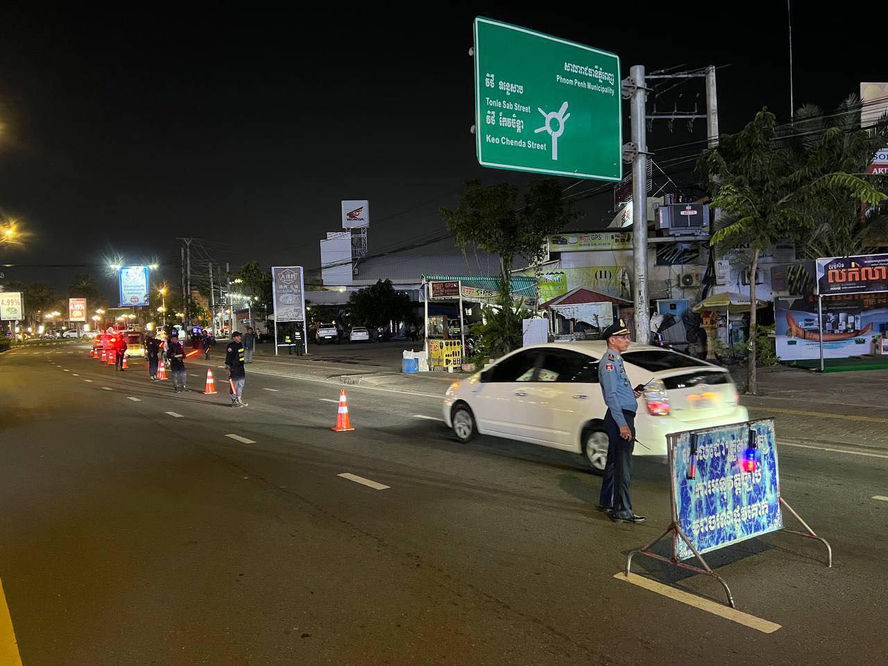 រដ្ឋមន្ត្រីមហាផ្ទៃណែនាំដល់សមត្ថកិច្ចពាក់ព័ន្ធ ត្រូវបន្ដអនុវត្តច្បាប់ចរាចរណ៍ផ្លូវគោកបន្ថែមទៀត ដើម្បីទប់ស្កាត់គ្រោះថ្នាក់ចរាចរណ៍