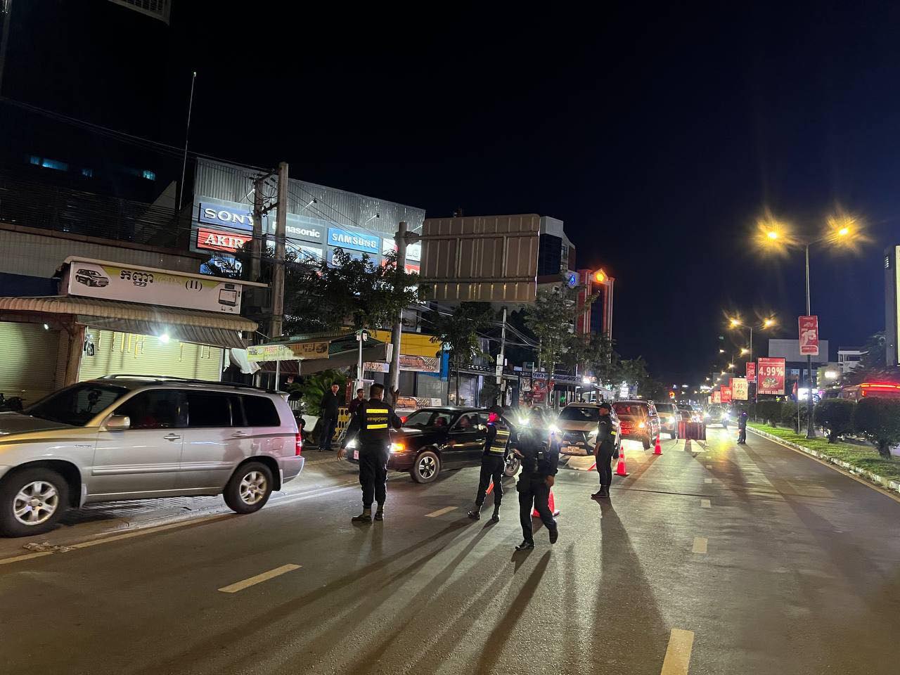 រដ្ឋមន្ត្រីមហាផ្ទៃណែនាំដល់សមត្ថកិច្ចពាក់ព័ន្ធ ត្រូវបន្ដអនុវត្តច្បាប់ចរាចរណ៍ផ្លូវគោកបន្ថែមទៀត ដើម្បីទប់ស្កាត់គ្រោះថ្នាក់ចរាចរណ៍
