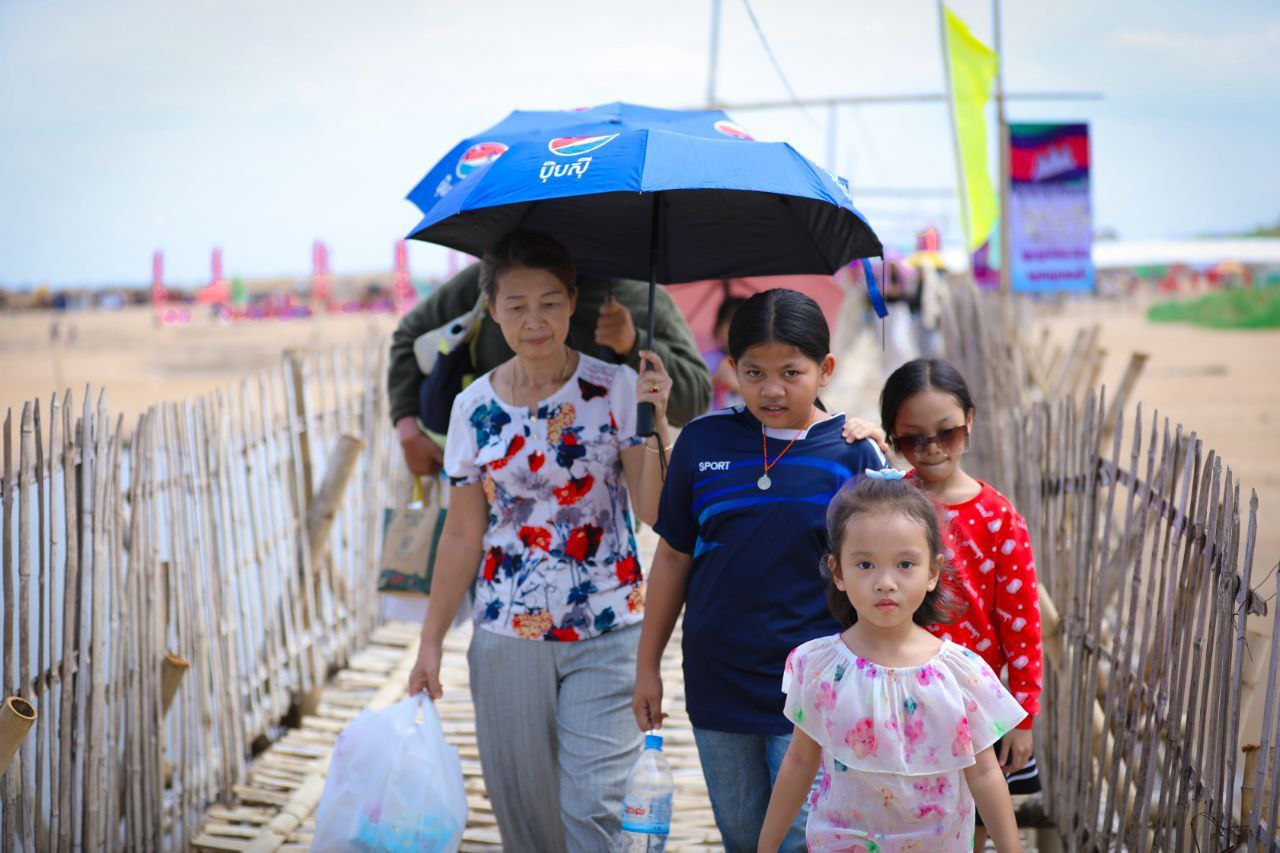 មីពិធីបុណ្យ «ឆ្នេរកោះប៉ែន» ទាក់ទាញភ្ញៀវទេសចរជាង ៥ម៉ឺននាក់