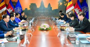 រដ្ឋមន្ត្រីទេសចរណ៍-អភិបាលខេត្តជាំងស៊ូពិភាក្សាលើការបង្កើនជើងហោះហើរត្រង់មកកម្ពុជា