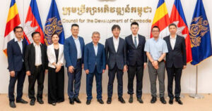 កម្ពុជាស្នើឱ្យក្រុមហ៊ុន Yazaki វិនិយោគបង្កើតតំបន់សេដ្ឋកិច្ចពិសេសនៅកម្ពុជា