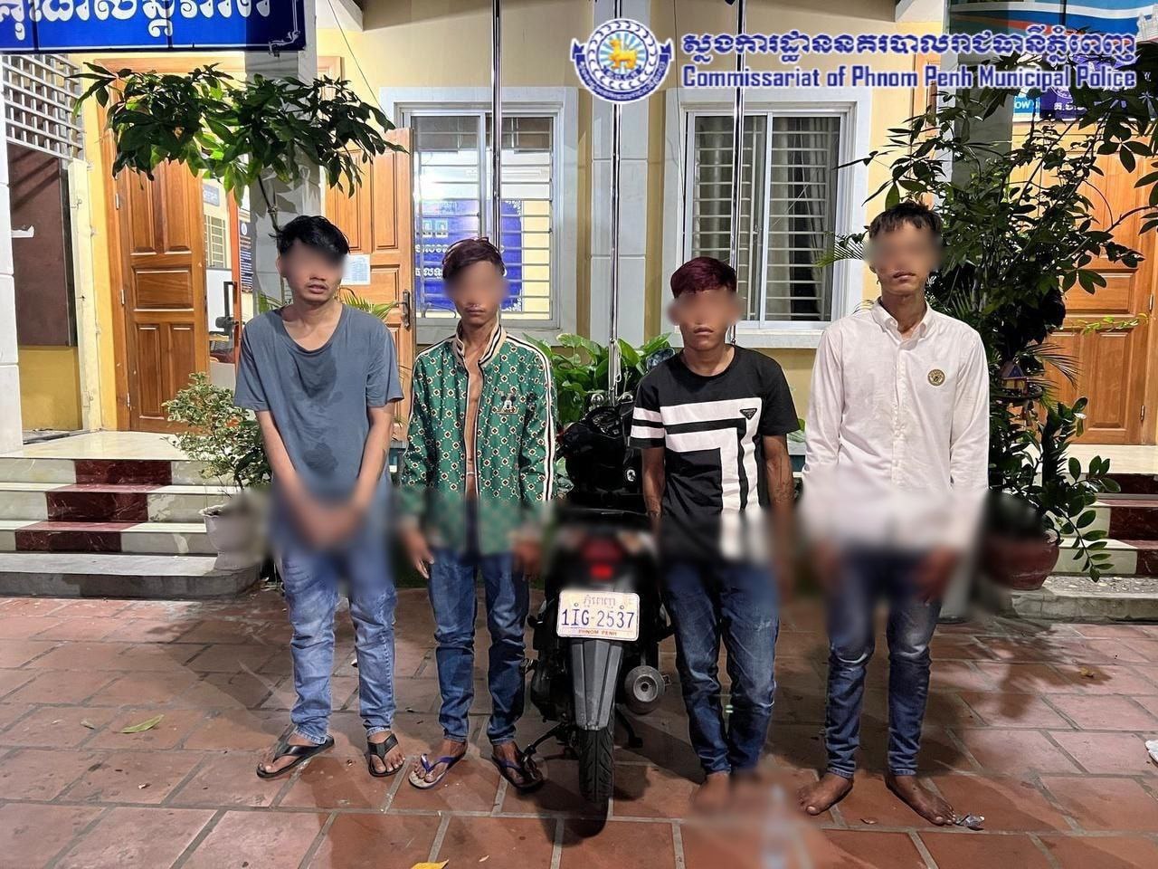 ឧត្តមសេនីយ៍ឯក ជួន ណារិន្ទ សសើរសមត្ថកិច្ចជំនាញដែលបានខិតខំស្រាវជ្រាវចាប់បង្ក្រាបក្រុមចោរឆក់ចំនួនពីរក្រុម