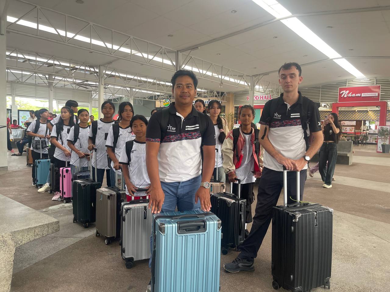 អង្គការផ្កាយសមុទ្រ បញ្ជូនកីឡាការិនី ២៤រូបចេញទៅប្រកួត AIA-Spurs Elite Football Camp នៅថៃ