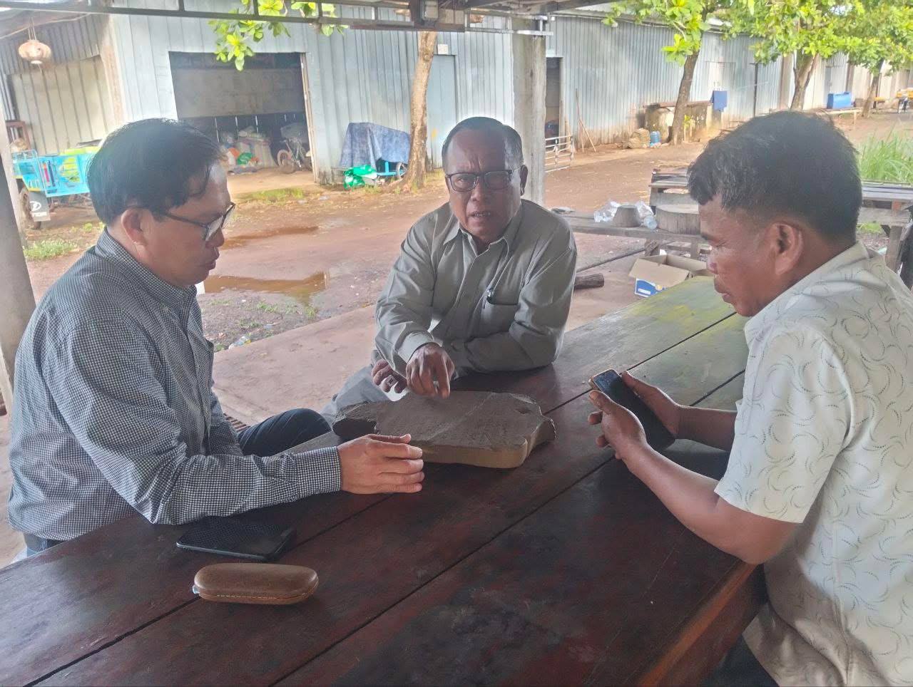 អាជ្ញាធរជាតិព្រះវិហារទទួលសិលាចារឹក១ ផ្ទាំងក្នុងរាជ្យព្រះបាទសូរ្យវរ្ម័នទី១​ ពីពលរដ្ឋ